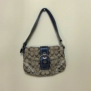Selling a coach bag. Colors light brown and dark brown. A shoulder bag.
